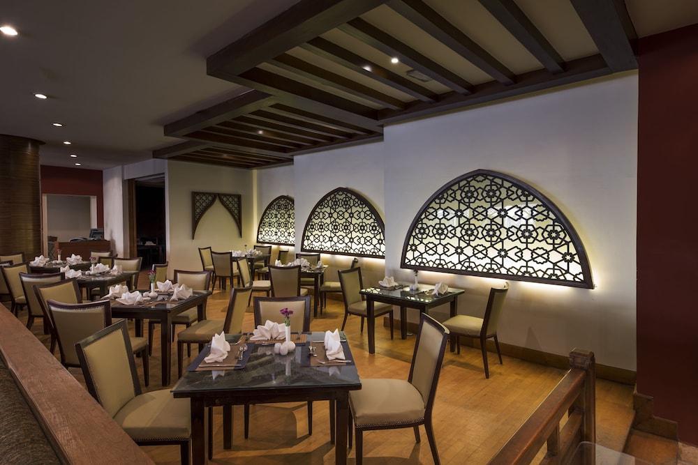 Helnan Dream Hotel And Conference Center 6th of October City Eksteriør billede The restaurant