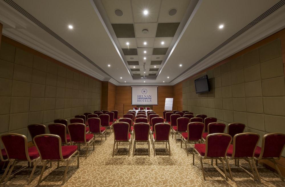 Helnan Dream Hotel And Conference Center 6th of October City Eksteriør billede Meeting room at the hotel