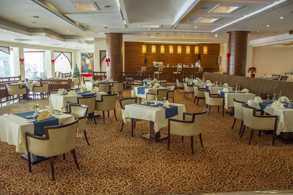 Helnan Dream Hotel And Conference Center 6th of October City Eksteriør billede The restaurant at the hotel