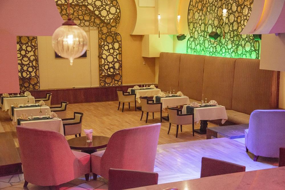 Helnan Dream Hotel And Conference Center 6th of October City Eksteriør billede The interior of the restaurant