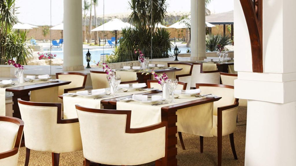 Helnan Dream Hotel And Conference Center 6th of October City Eksteriør billede The restaurant at the hotel