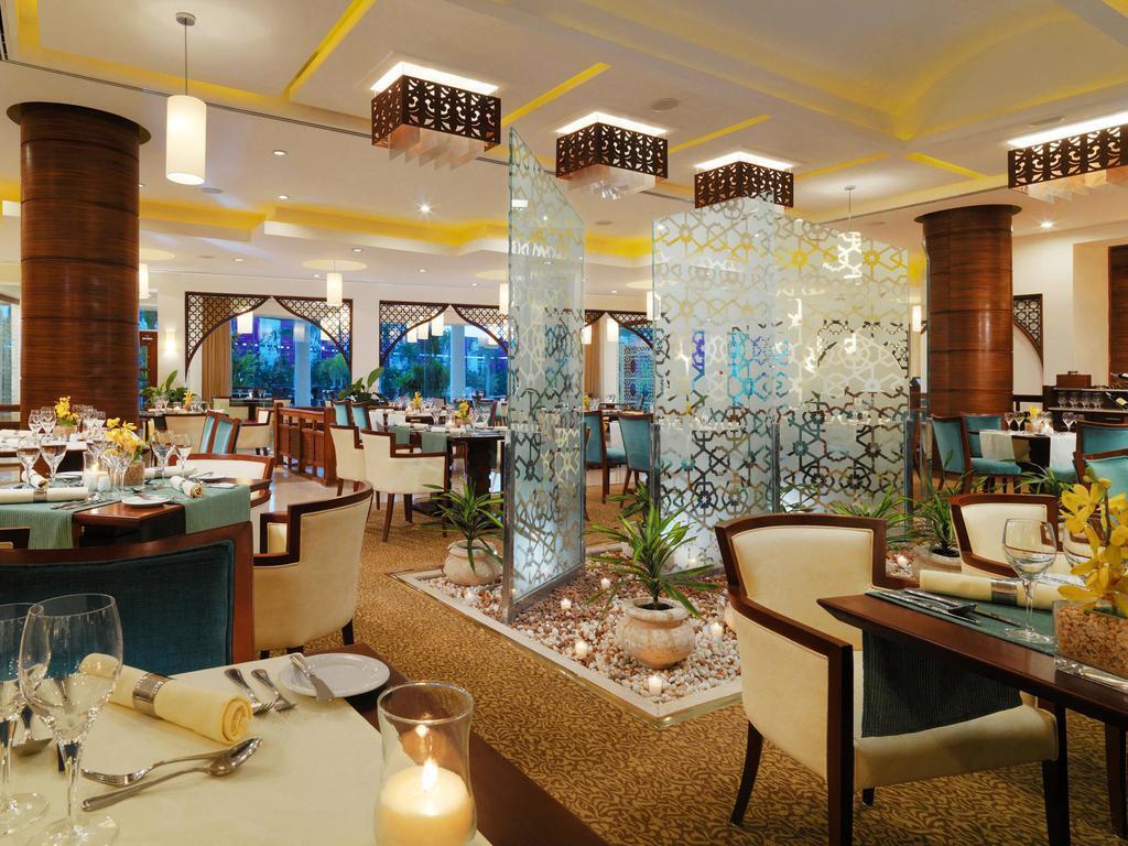 Helnan Dream Hotel And Conference Center 6th of October City Eksteriør billede The restaurant at the hotel